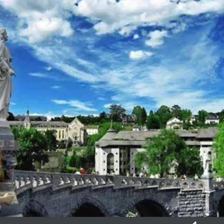 Notre Dame Auxiliatrice 2* Lourdes