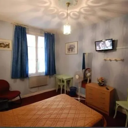 Notre Dame Auxiliatrice Отель Лурд